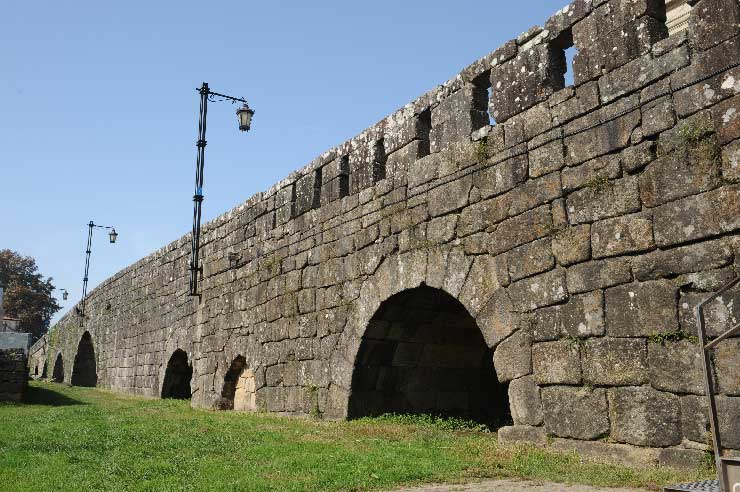 Ponte romana, hoje em leito seco.