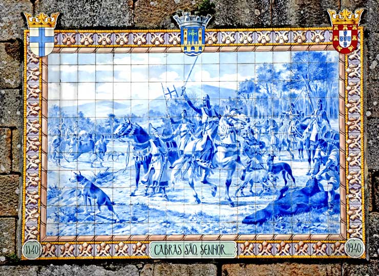 Painel azulejar da autoria de Jorge Colaço, adossado à Torre de São Paulo, alusivo à Lenda Cabras São, Senhor.